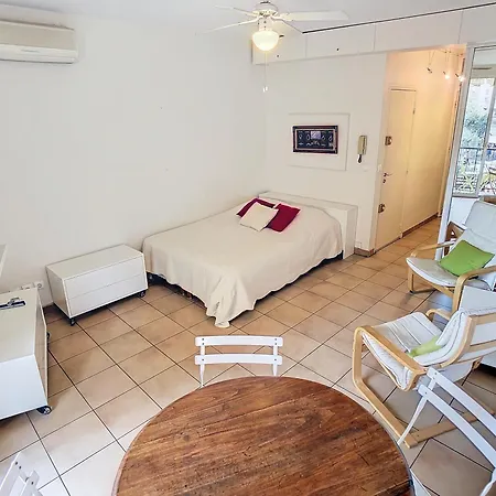 Apartment With View On Marche Forville For 2 128