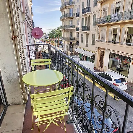 Apartment With View On Marche Forville For 2 128