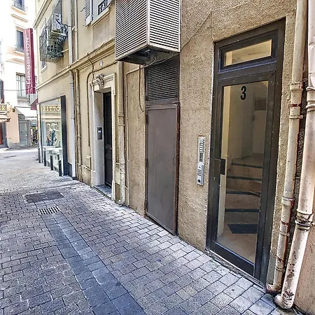 Apartment With View On Marche Forville For 2 128 Cannes